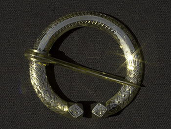 Pasaginė segė iš Degėsių,  X – XIIa. 